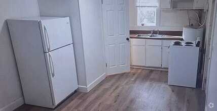 Building Photo - Adorable Updated 1-Bedroom Home in the Hea...