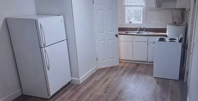 Primary Photo - Adorable Updated 1-Bedroom Home in the Hea...