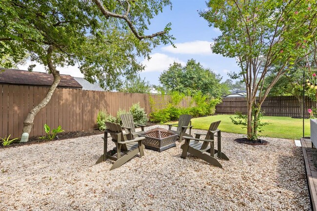 Building Photo - 8000 Treehouse Ln