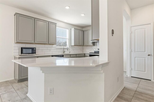 Building Photo - 365 Rocroi Dr