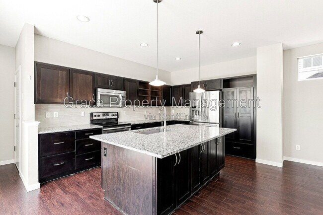 Building Photo - 10229 Southlawn Cir