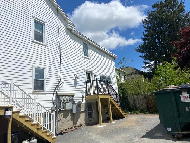 Back Entrance/Exit - 30 E Center St