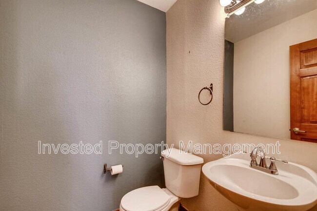 Building Photo - 3249 W Fairview Pl