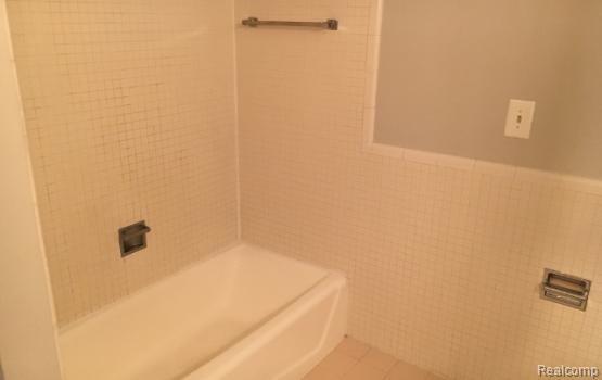 Building Photo - 500 N Fox Hills Dr