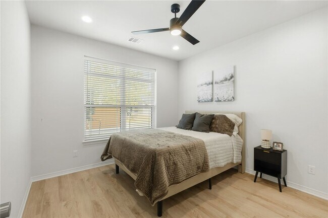 Building Photo - 228 Richards St