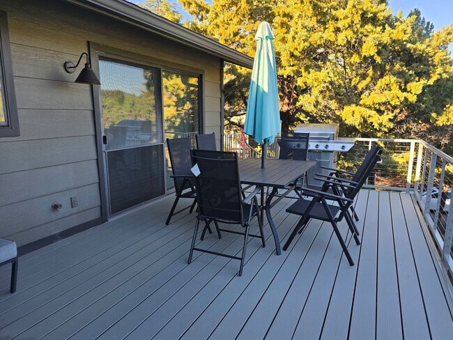 Building Photo - 2269RR-Upper Level