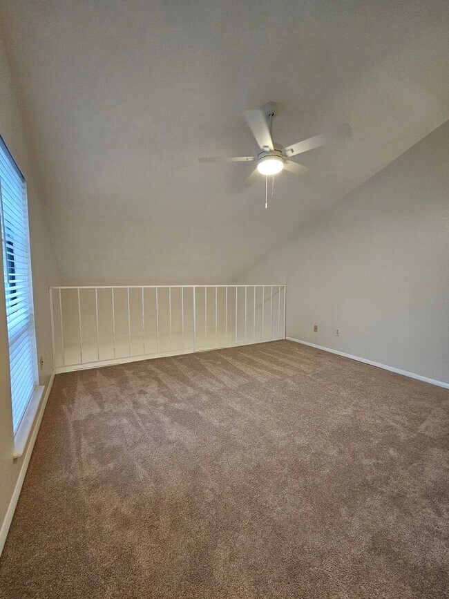 Building Photo - (1) Bed/(1.5) Bath Cardinal Creek Condo Avail NOW!