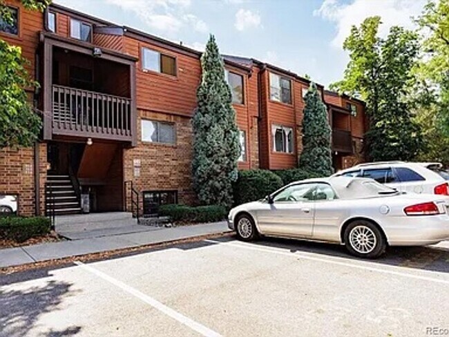 Building Photo - Flexible Condo Living with Loft near Golden!!!
