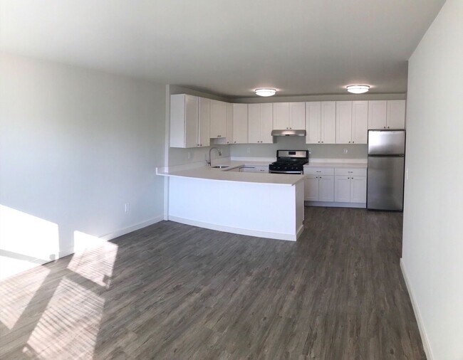 Interior Photo - 320 7th Ave