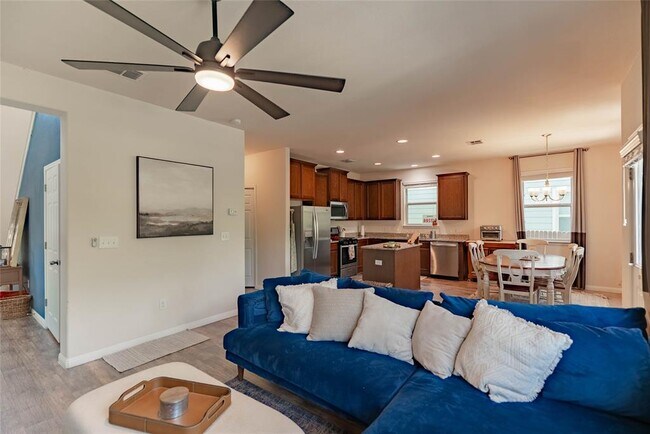 Building Photo - 415 Eagle Brook Ln