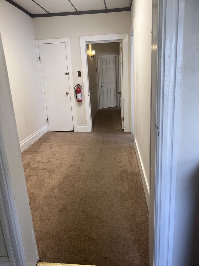 Building Photo - 628 E Lincoln Hwy