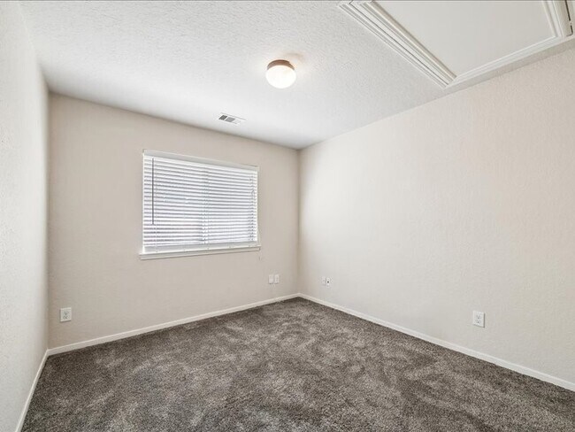 Building Photo - 2715 Gaelic Green St