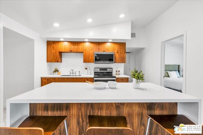 Building Photo - 40851 Bob Hope Dr