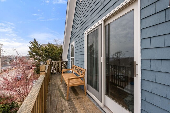 Building Photo - Winter Rental:  Helena House - Utilities Included & Dog-friendly!