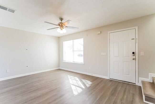 Building Photo - 324 Sarna Dr