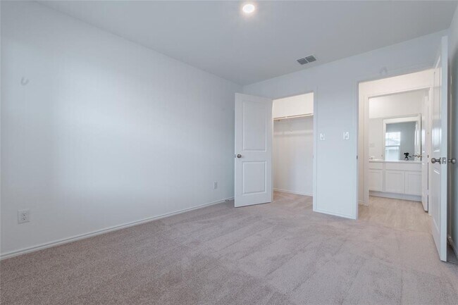 Building Photo - 368 Keefer