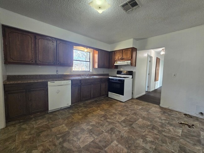 Building Photo - 2 Bed 1 Bath Home in Shawnee