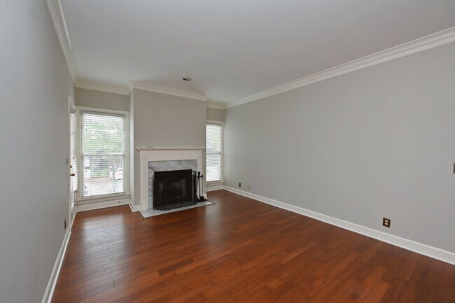 Building Photo - **UPDATED FIRST-FLOOR CONDO IN DESIRABLE P...