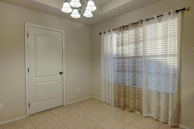 Building Photo - 2910 Santa Ana St