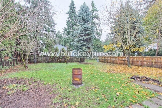 Building Photo - 2 Bed, 2 Bath Home with a Large Yard Near Glenfair Park