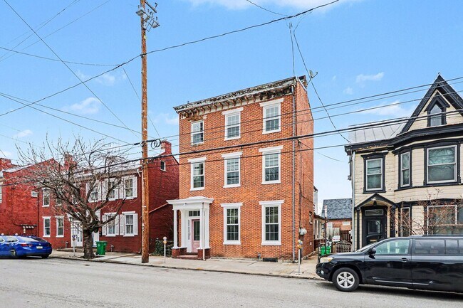 Building Photo - 145 S Pitt St