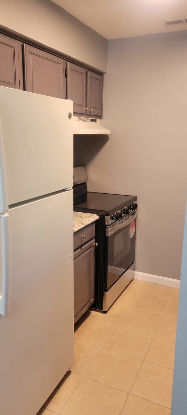 Building Photo - 1811 Ravens Crest Dr