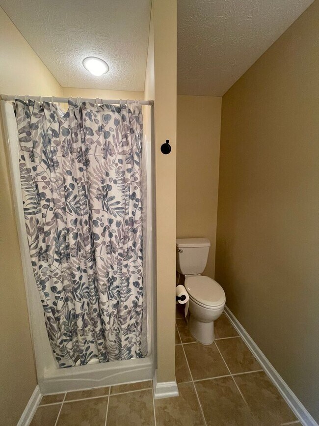 Building Photo - Duplex in Turner Ashby School District
