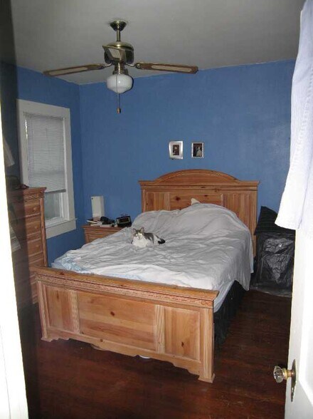 back larger bedroom - 1307 E 28th St