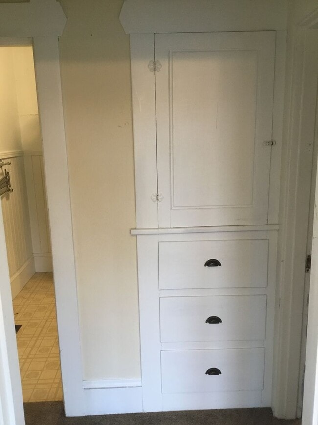 Building Photo - VINTAGE CHARM