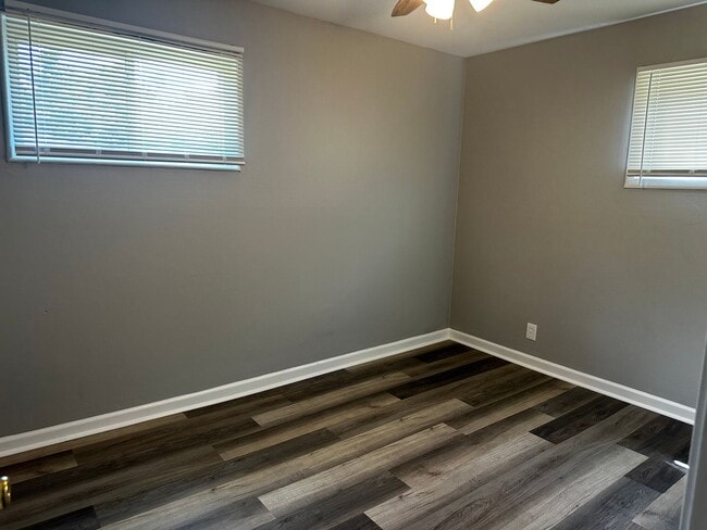 Building Photo - 3 BEDROOM HOME IN WARREN