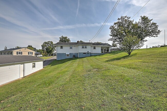 Building Photo - 135 Hixon Cir