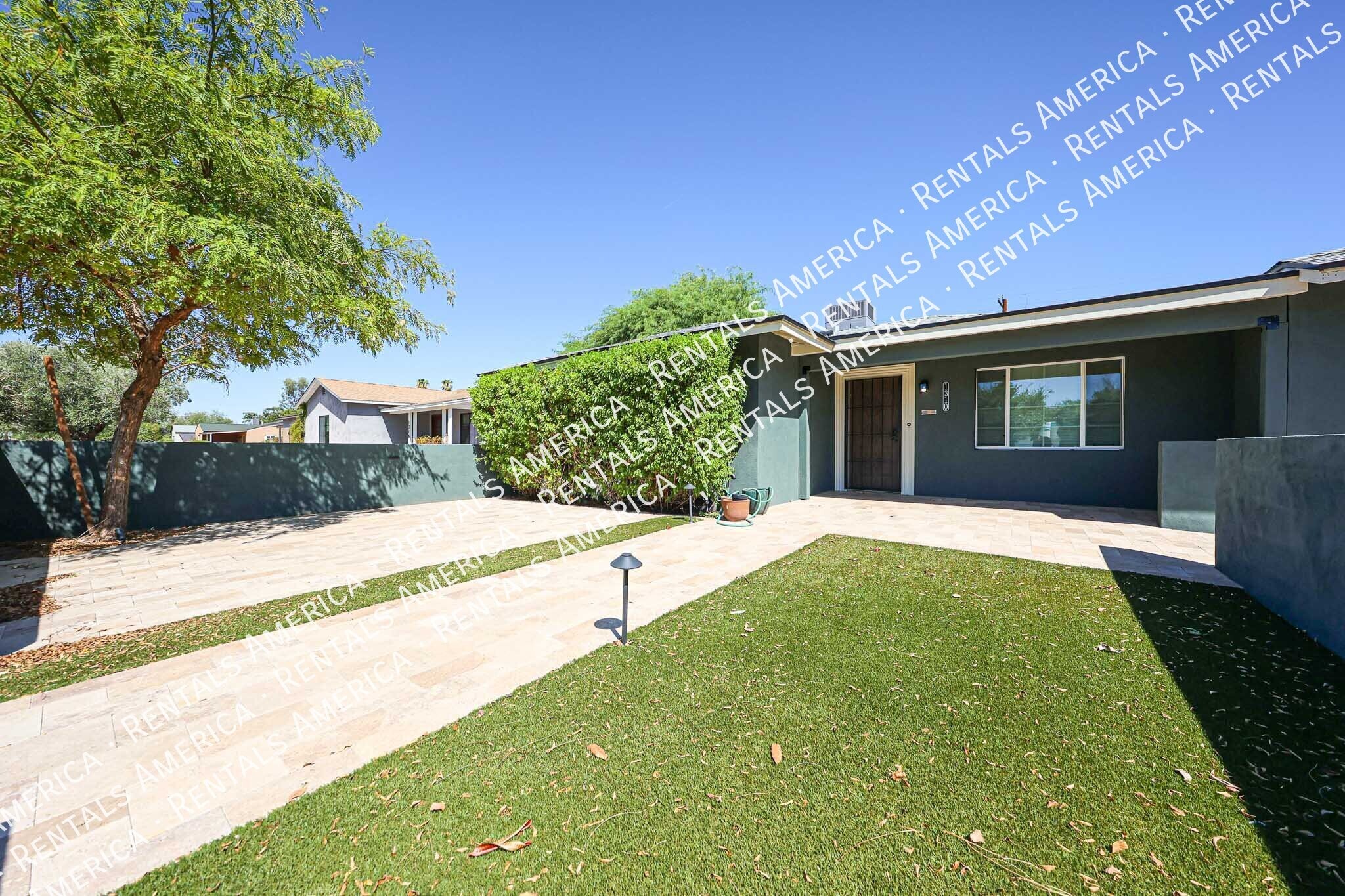 Building Photo - 1310 W Glenrosa Ave
