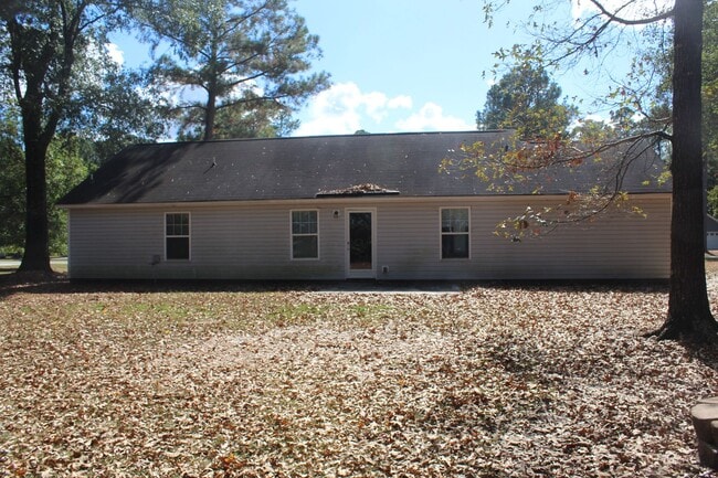 Building Photo - 3 Bed/2 Bath Home - 10 minutes to SJAFB!