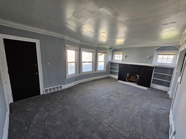 Building Photo - 3685 E 143rd St