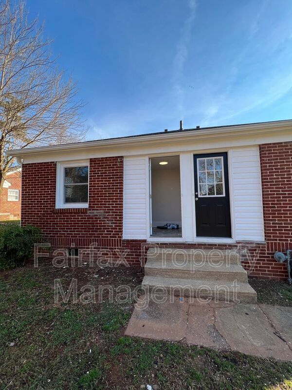 Building Photo - 102 W Summit Ave