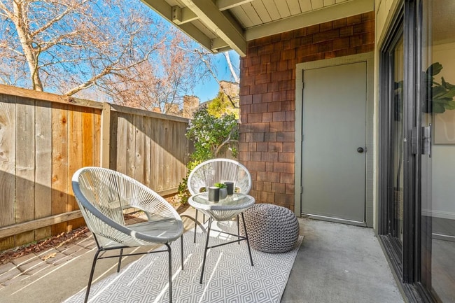 Building Photo - Welcome to this charming, downstairs unit ...