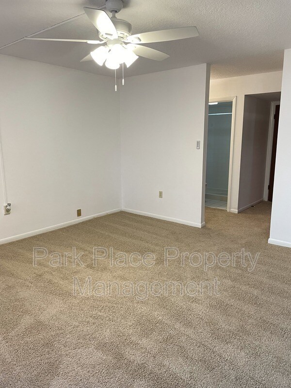 Building Photo - 530 Cranes Way