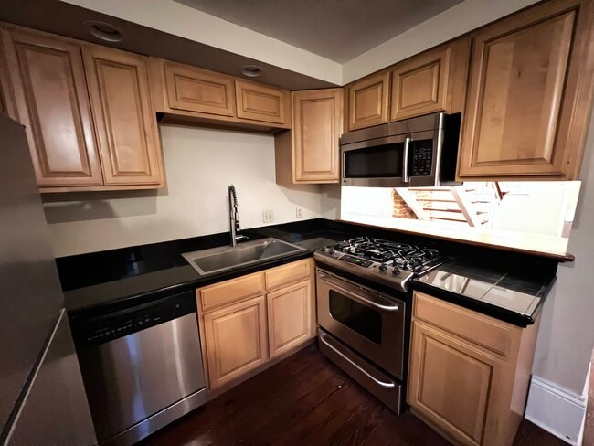 Kitchen 2 - 5321 Magazine St