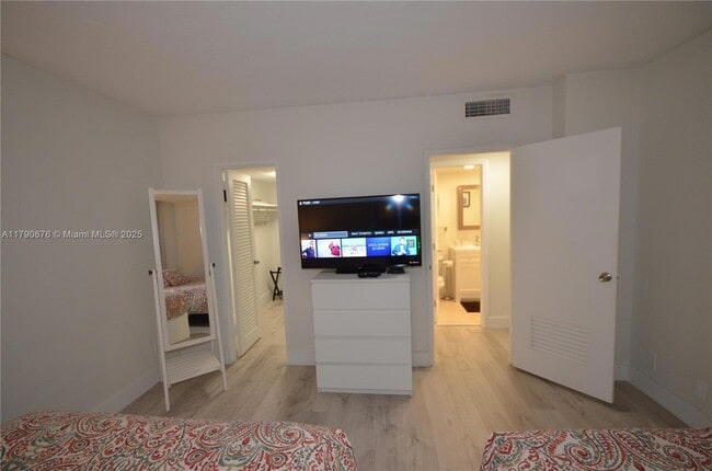 Building Photo - 3801 S Ocean Dr
