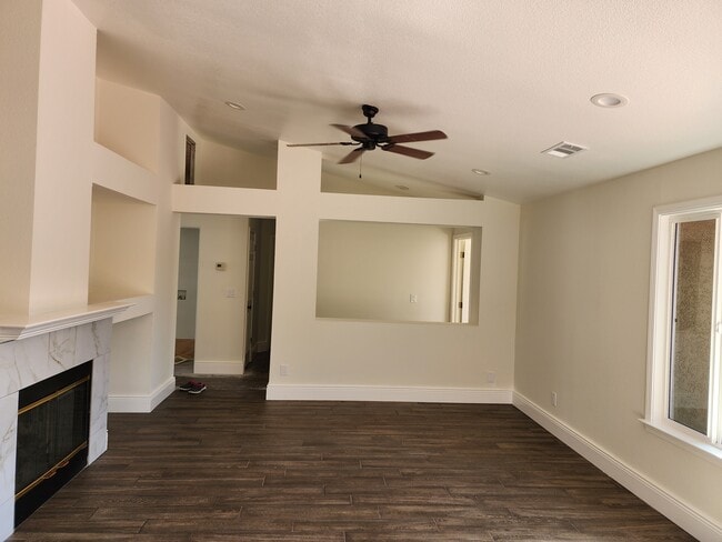 Building Photo - 6141 Starling Dr