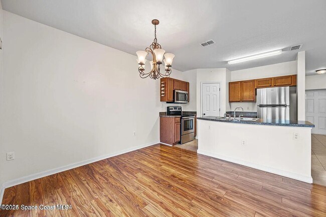 Building Photo - 1375 Lara Cir