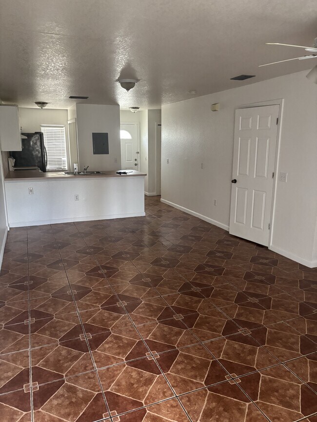 Building Photo - 163 Ivy Ln