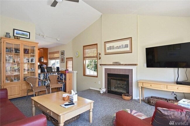 Building Photo - Charming Craftsman-Style Home in the Heart...