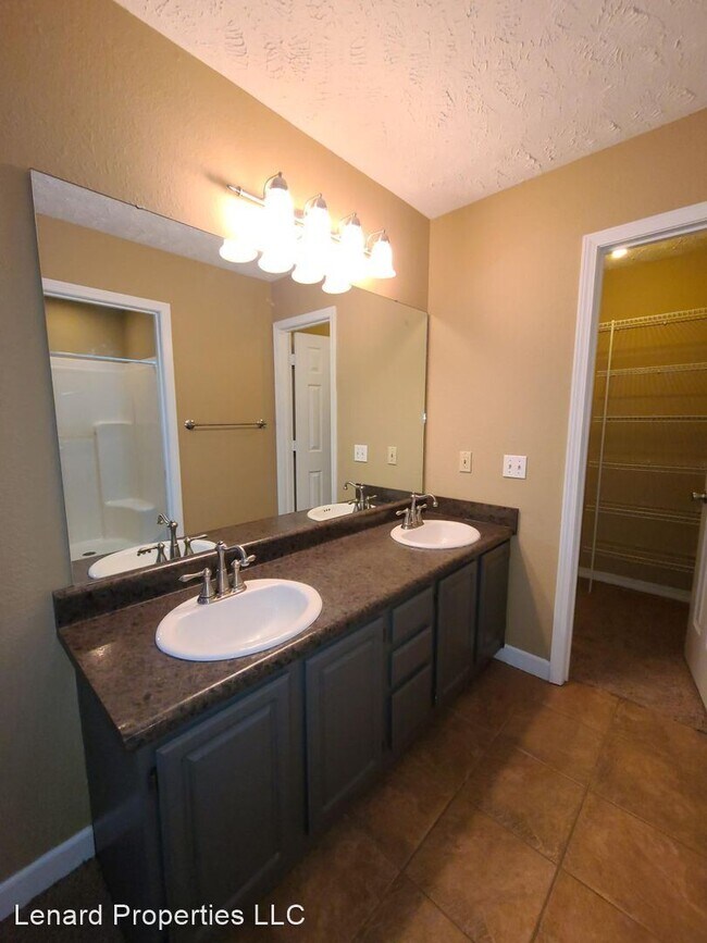 Building Photo - 5 br, 3 bath House - 204 Wildwood Ave,