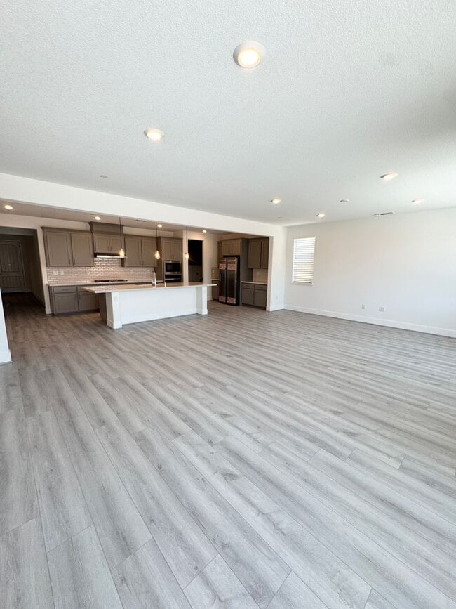 Building Photo - Three Bedroom, Two Bath Single-Story Canyon Solar Home in Folsom SEE VIDEO