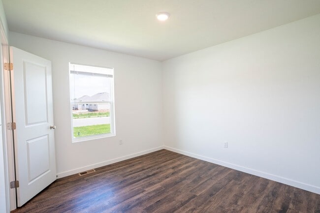 Building Photo - Brand new 3 bedroom home in Bolivar, MO