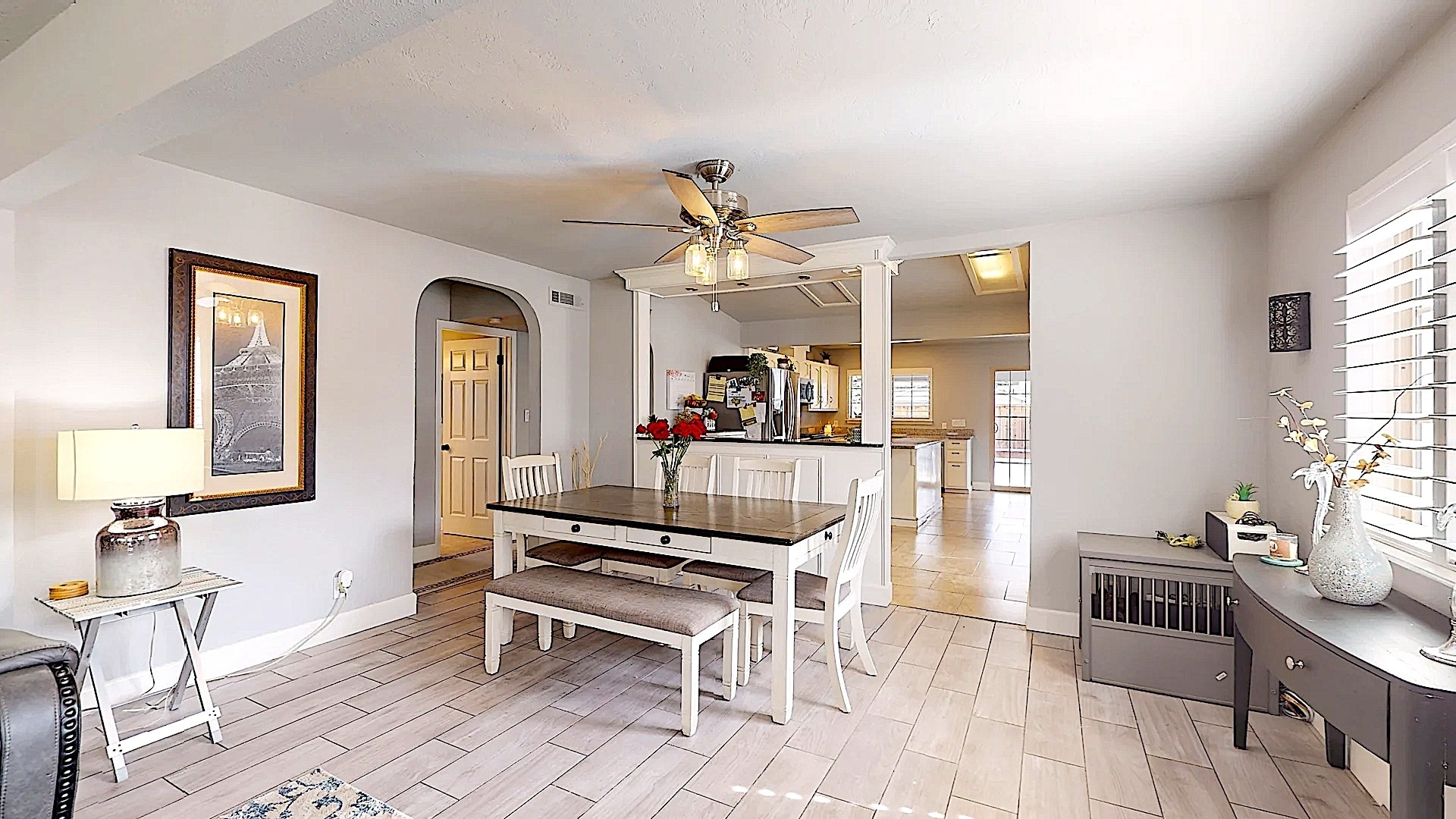 Building Photo - 204 N Santa Ana Ave