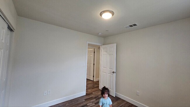 Building Photo - 23(1456,1458)