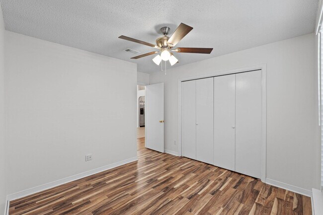 Building Photo - 1721 Colonial Ct