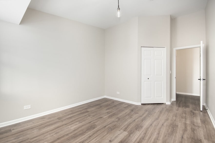 Building Photo - 734 N Gary Ave